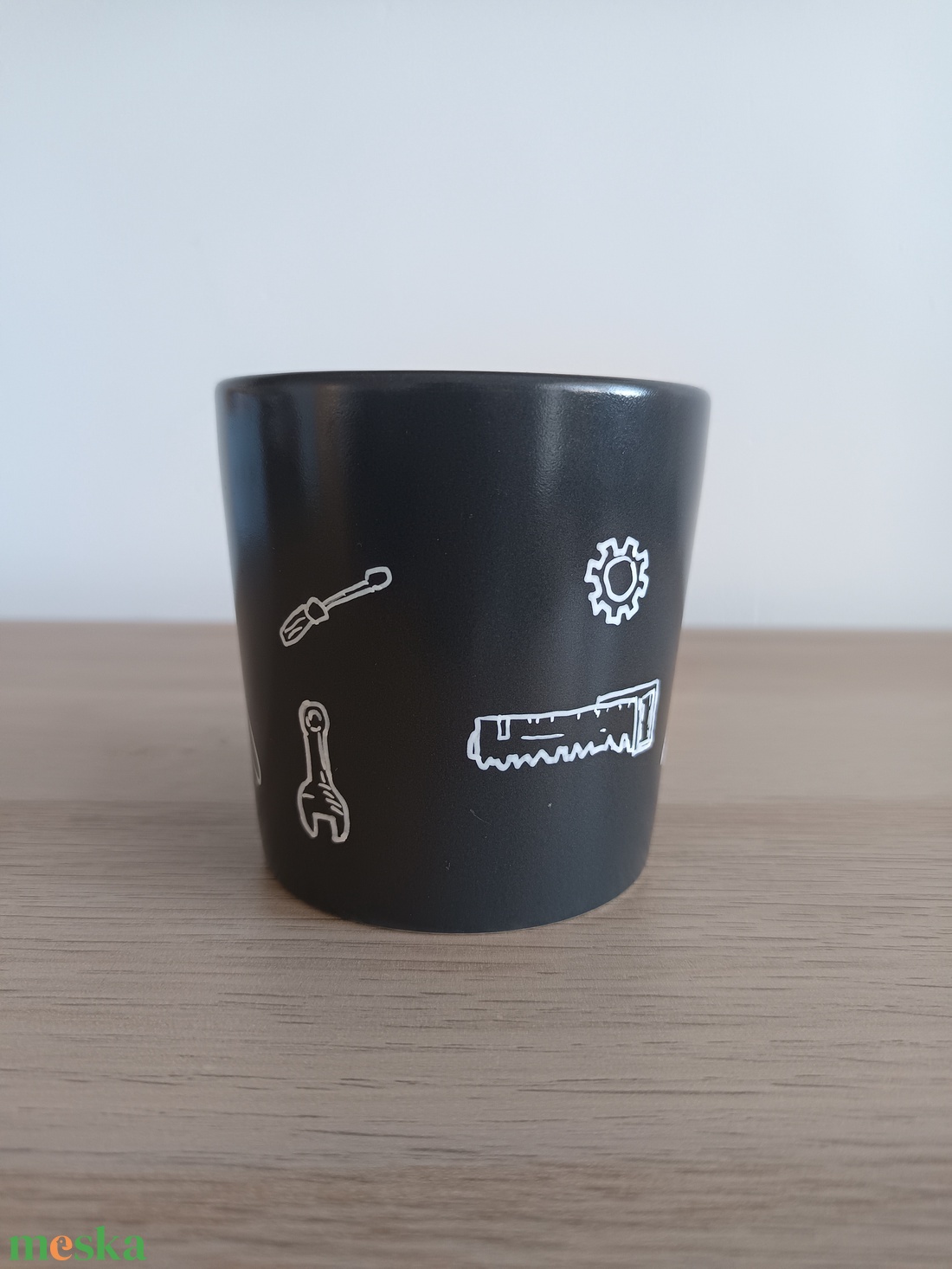 Kézzel festett szerszámos bögre (Sötétszürke) - otthon & életmód - konyhafelszerelés, tálalás - tálalás - bögre & csésze - Meska.hu