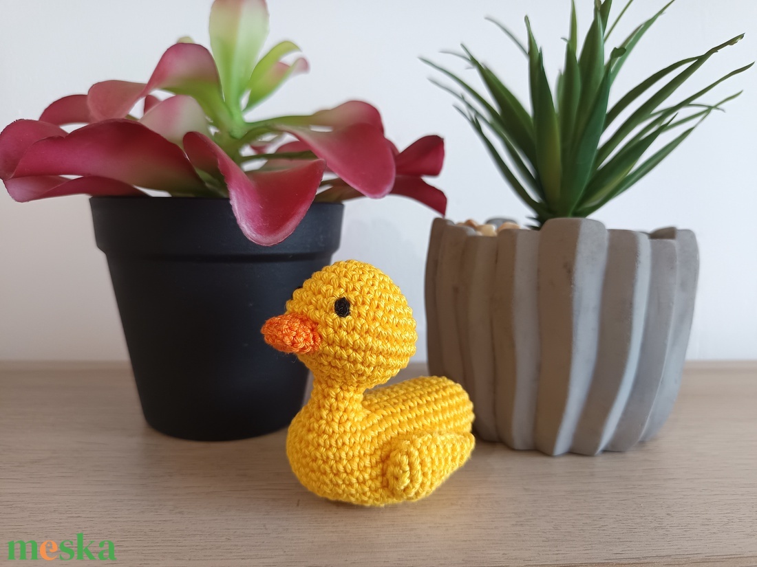 Horgolt kiskacsa dekoráció  - játék & sport - plüssállat & játékfigura - más figura - Meska.hu