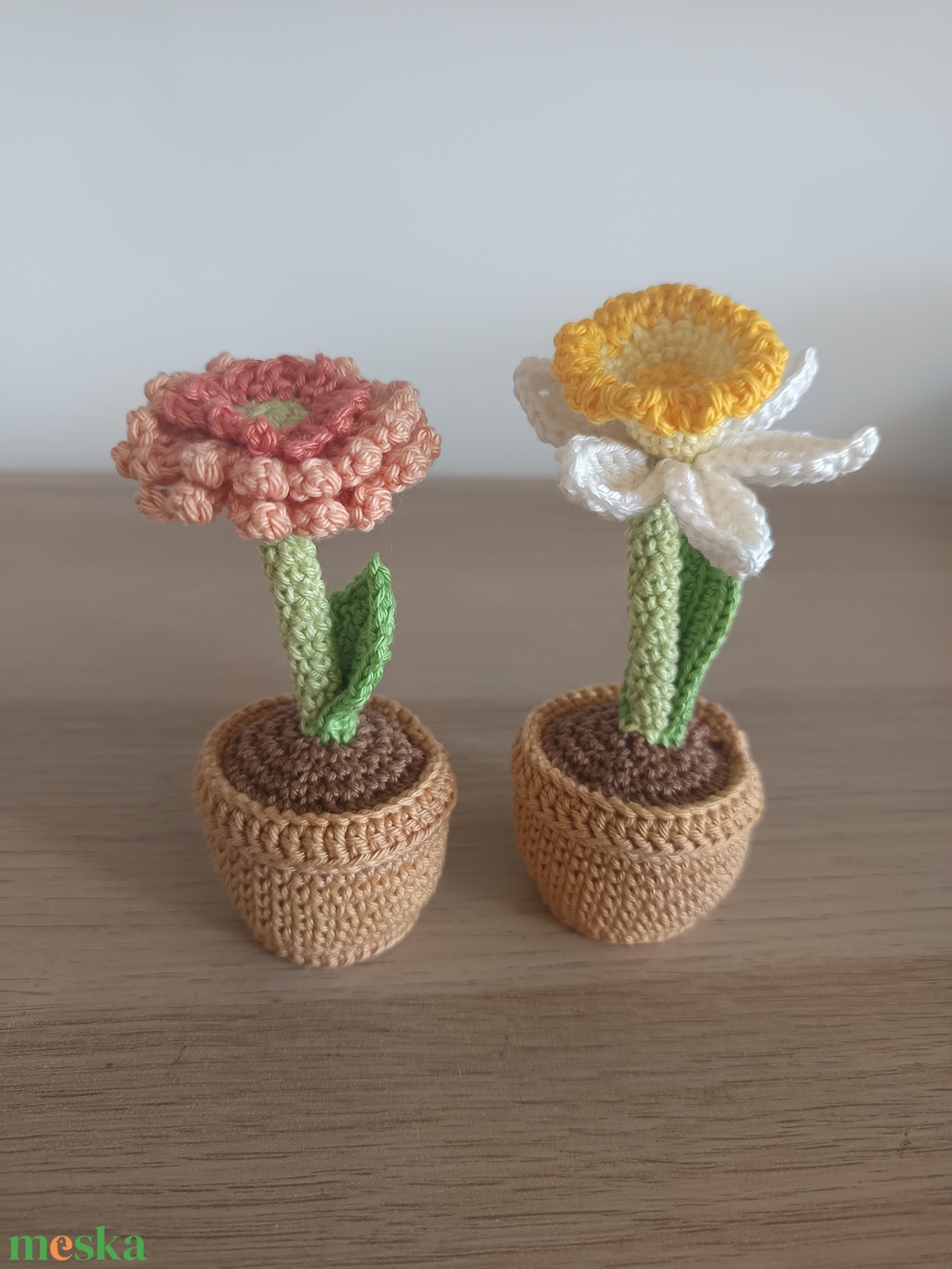 Anyák napjára, pedagógus napra horgolt virág - gerbera cserépben - otthon & életmód - virágdekoráció - virágdíszek - asztali virágdísz - Meska.hu