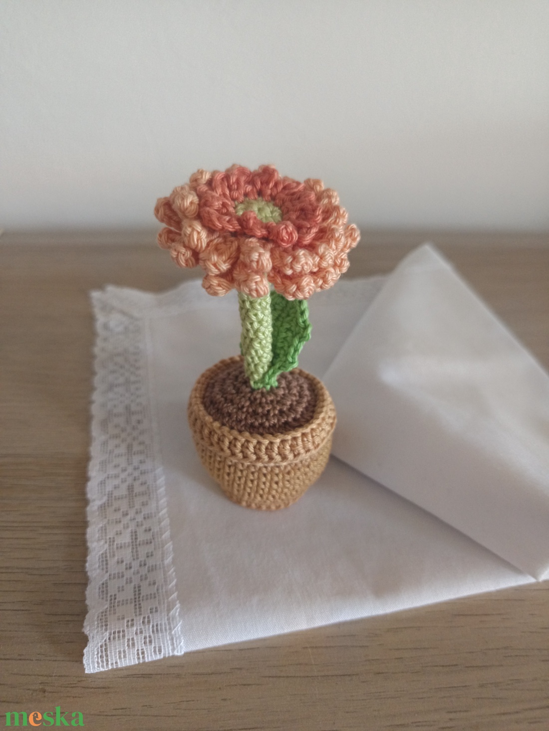 Anyák napjára, pedagógus napra horgolt virág - gerbera cserépben - otthon & életmód - virágdekoráció - virágdíszek - asztali virágdísz - Meska.hu