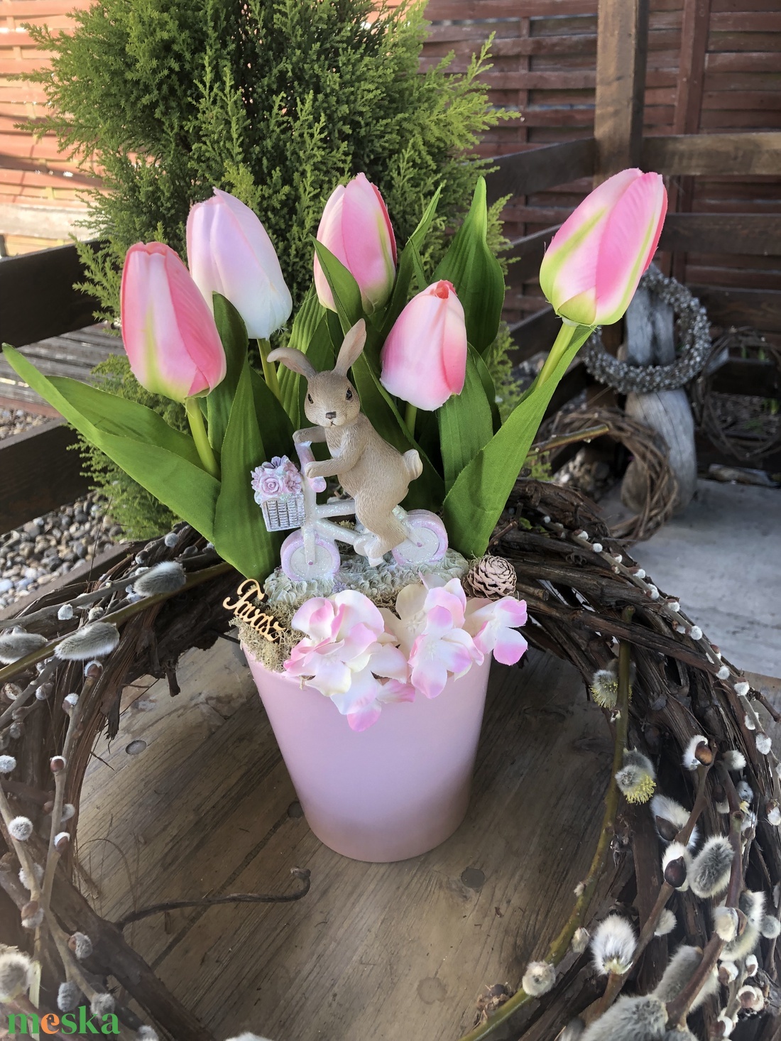 Bicajos nyuszi tulipánokkal - otthon & életmód - dekoráció - asztal és polc dekoráció - asztaldísz - Meska.hu