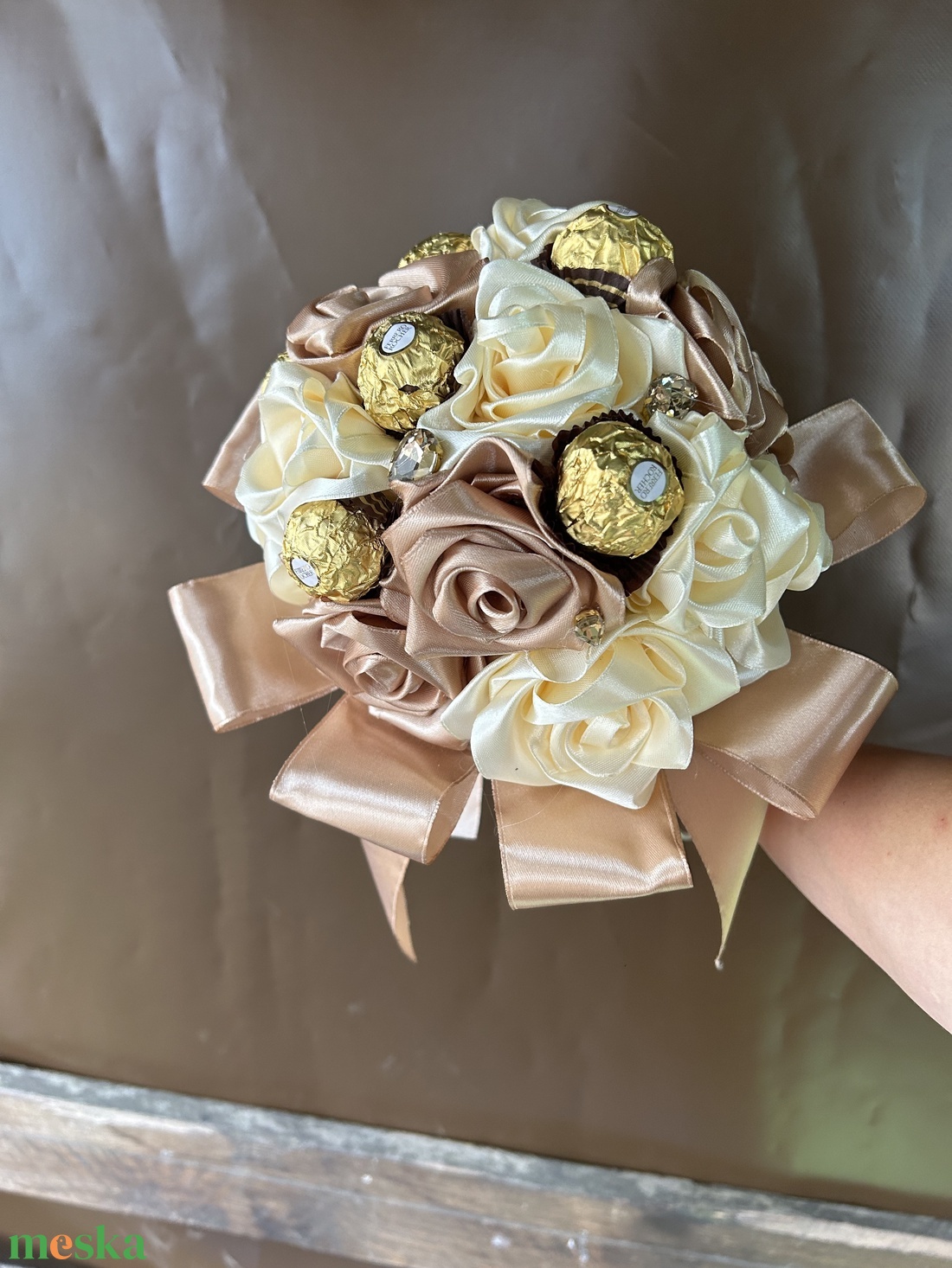 Ferrero csokicsokor - otthon & életmód - dekoráció - virágdísz és tartó - csokor & virágdísz - Meska.hu Ferrero csokicsokor - otthon & életmód - dekoráció - virágdísz és tartó - csokor & virágdísz - Meska.hu
