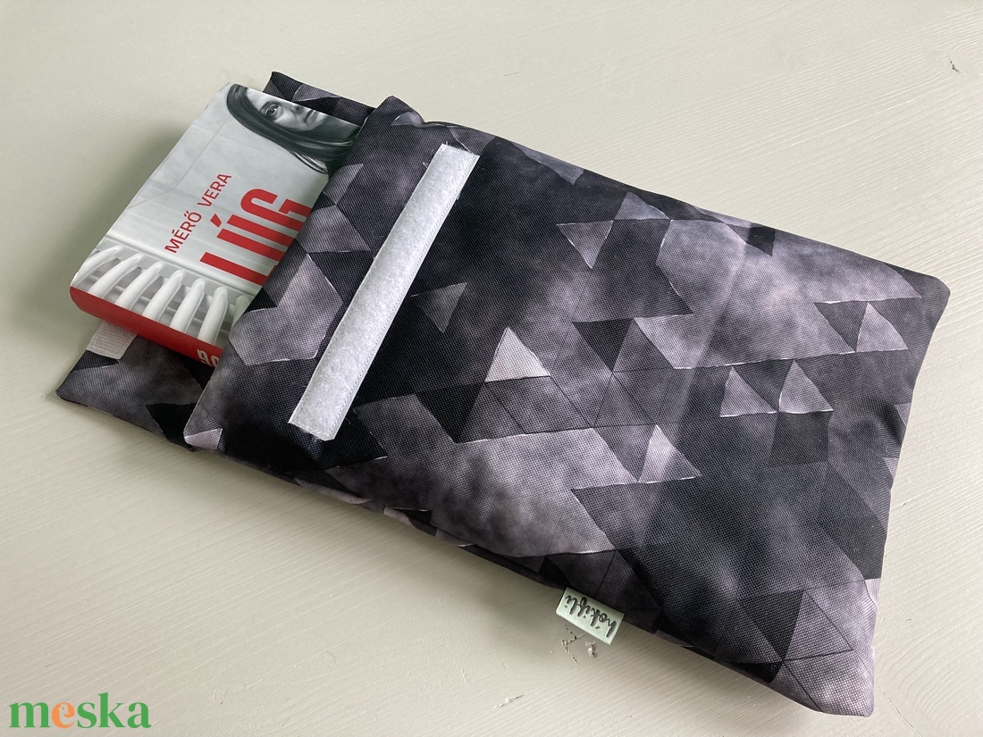 Vízhatlan tablettok, ebooktok vagy könyvtok fekete - szürke minta - könyv & zene - könyvtok - Meska.hu