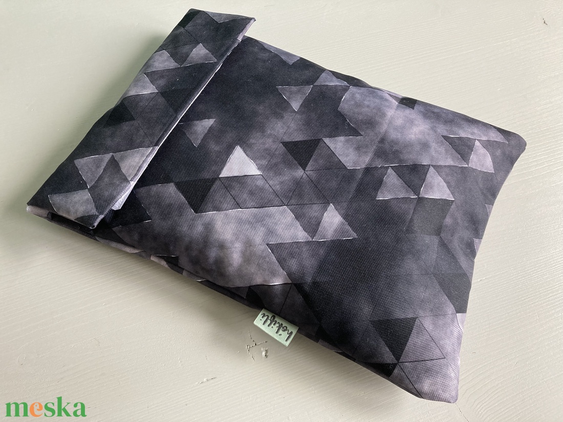 Vízhatlan tablettok, ebooktok vagy könyvtok fekete - szürke minta - könyv & zene - könyvtok - Meska.hu