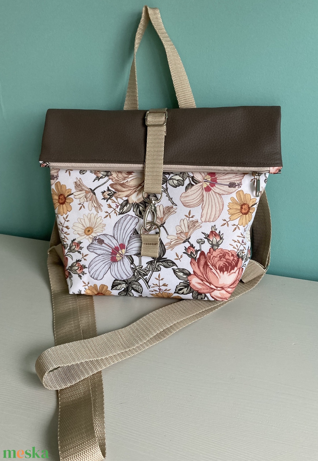 Virágos rolltop hátizsák barna textilbőrrel - táska & tok - hátizsák - kishátizsák - Meska.hu Virágos rolltop hátizsák barna textilbőrrel - táska & tok - hátizsák - kishátizsák - Meska.hu