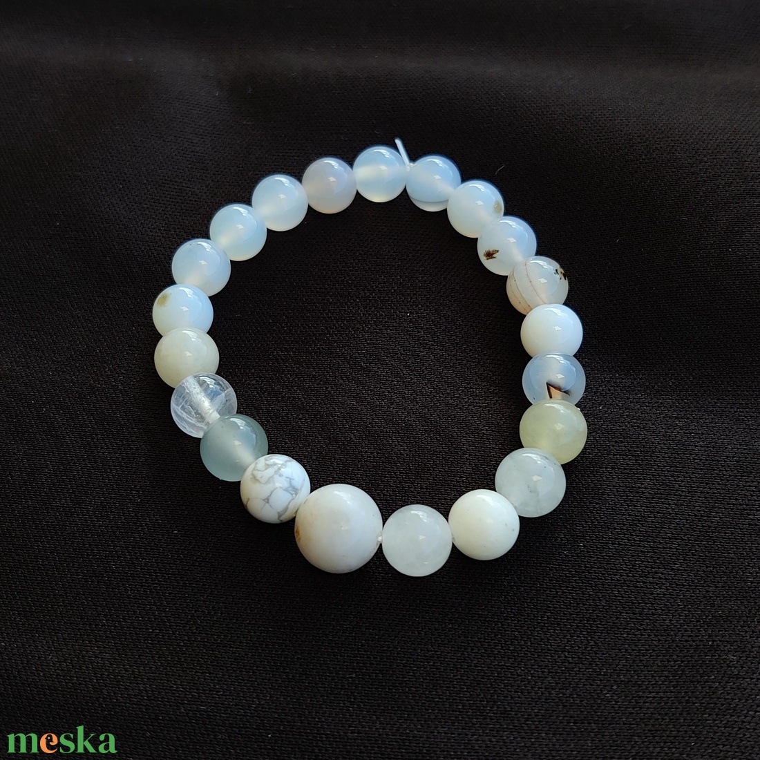 Fehér-bézs szalagos achát féldrágakő karkötő - ékszer - karkötő - ásványkarkötő - Meska.hu