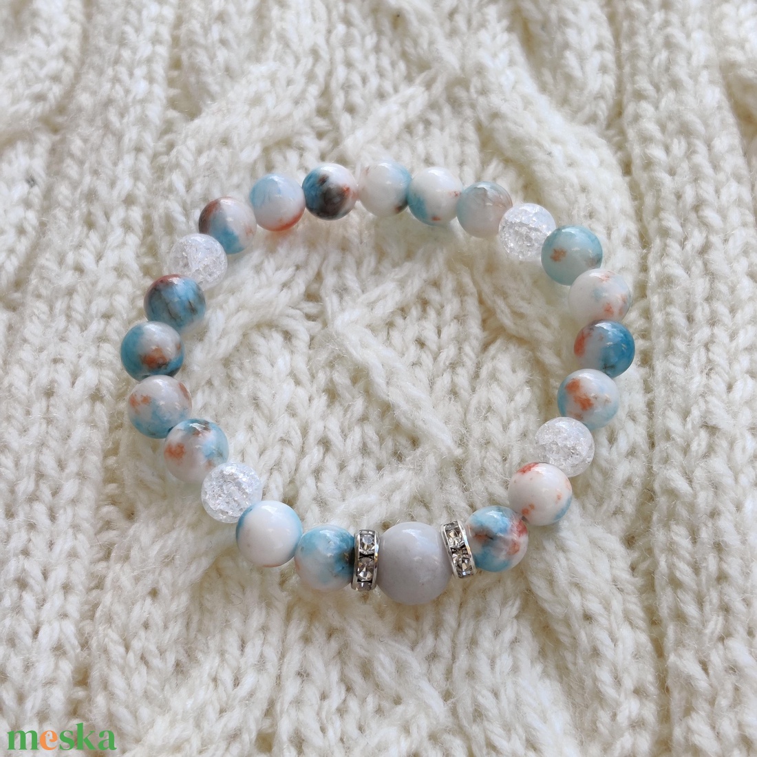 Hegyikristály és kék-barna szalagos achát féldrágakő karkötő - ékszer - karkötő - gyöngyös karkötő - Meska.hu