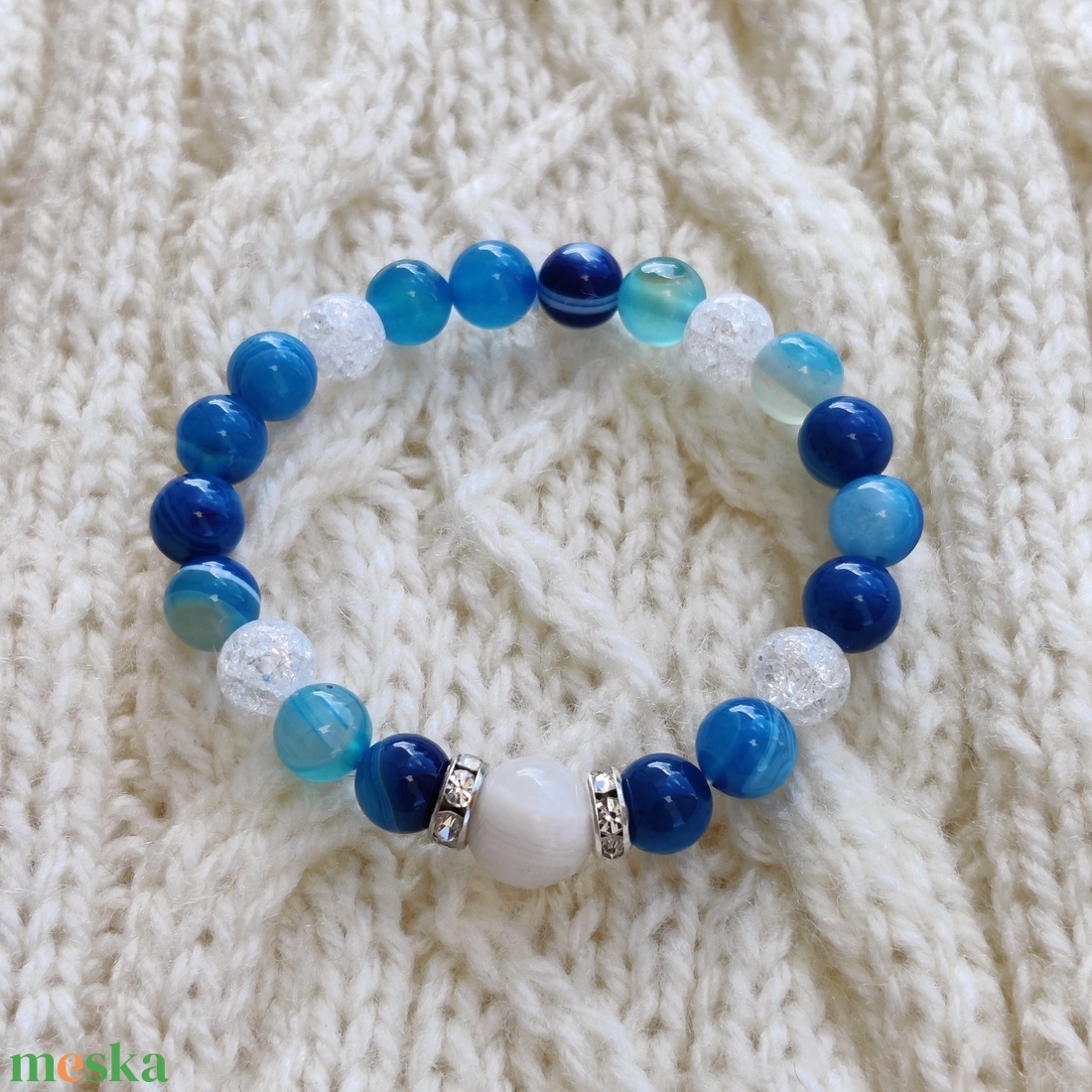 Hegyikristály és kék szalagos achát féldrágakő karkötő - ékszer - karkötő - gyöngyös karkötő - Meska.hu