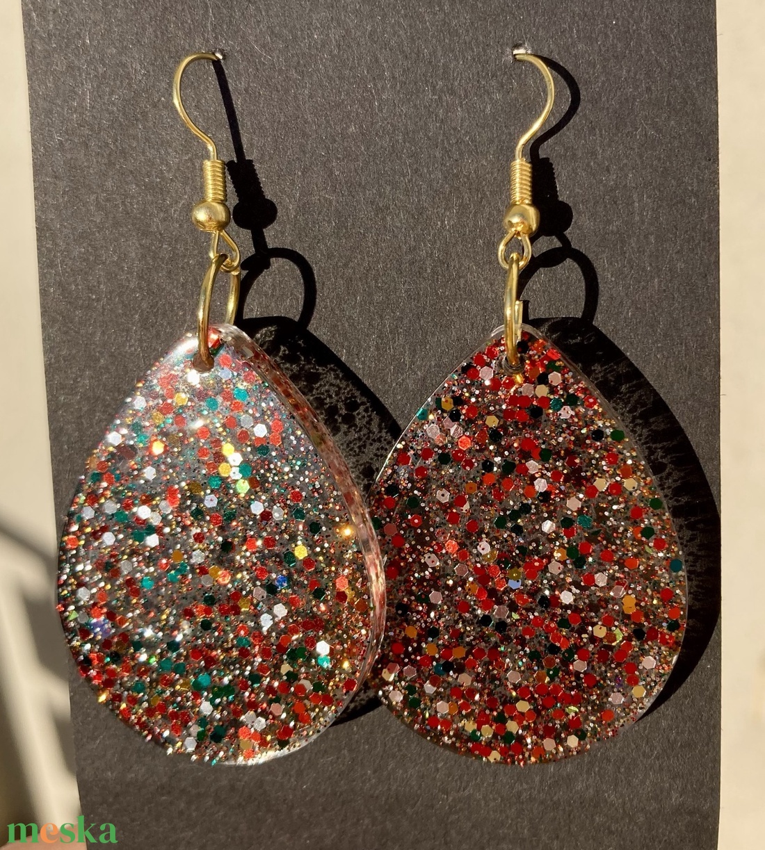 Csepp alakú csillámos műgyanta fülbevaló - ékszer - fülbevaló - lógó fülbevaló - Meska.hu