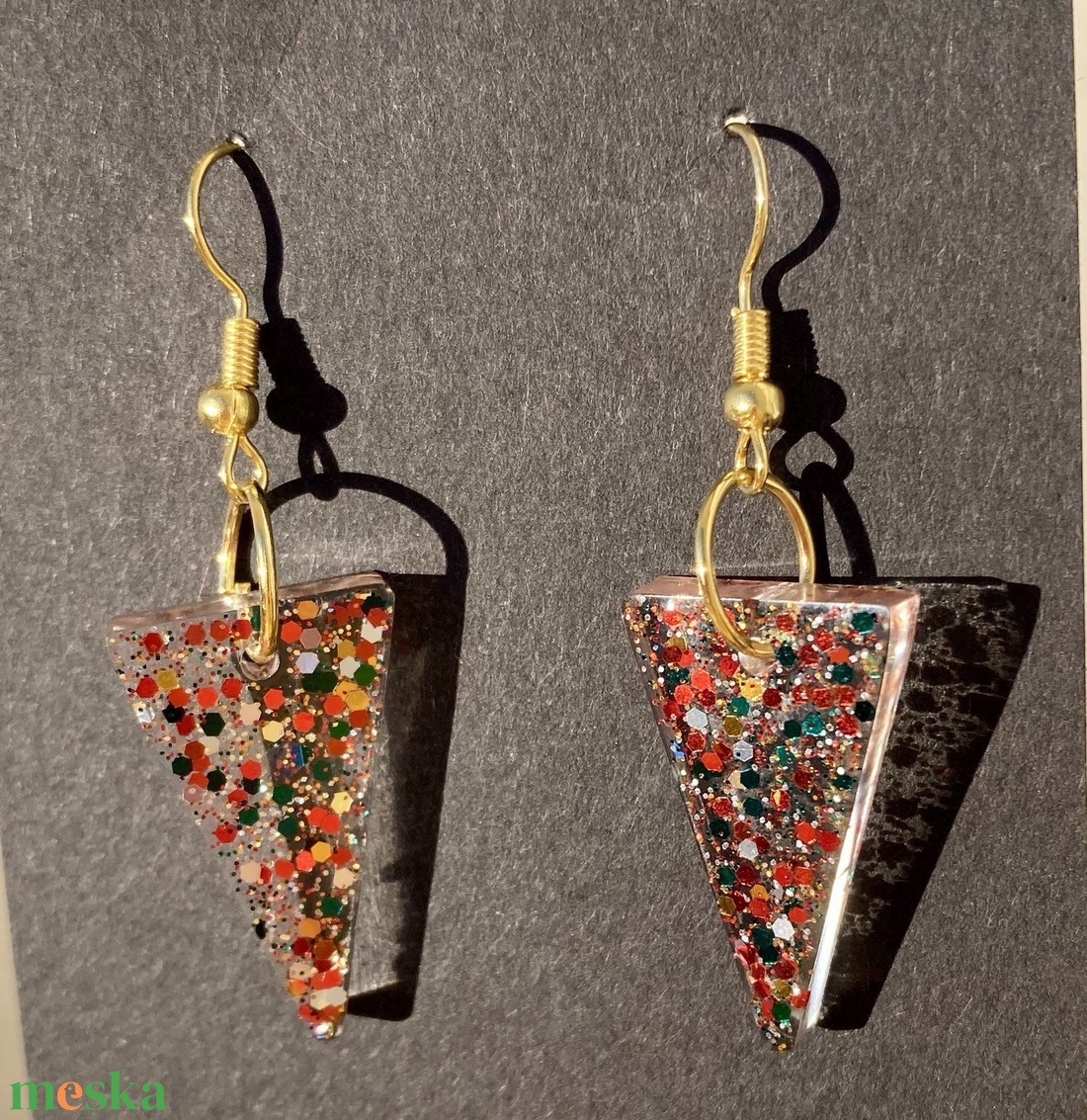 Háromszög alakú csillámos műgyanta fülbevaló - 2 méretben! - ékszer - fülbevaló - lógó fülbevaló - Meska.hu