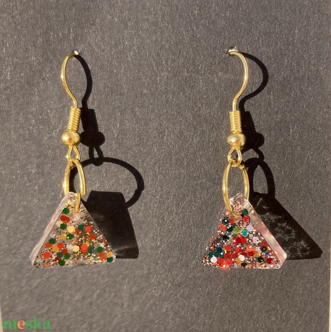 Háromszög alakú csillámos műgyanta fülbevaló - 2 méretben! - ékszer - fülbevaló - lógó fülbevaló - Meska.hu
