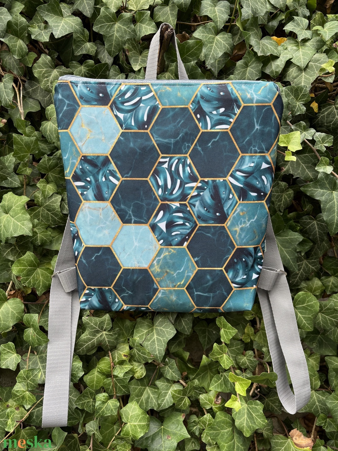 Türkiz hexa/méhsejt vízhatlan hátizsák - táska & tok - hátizsák - kishátizsák - Meska.hu