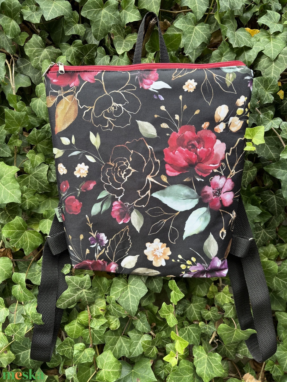 Fekete-arany rózsa vízhatlan hátizsák - táska & tok - hátizsák - kishátizsák - Meska.hu