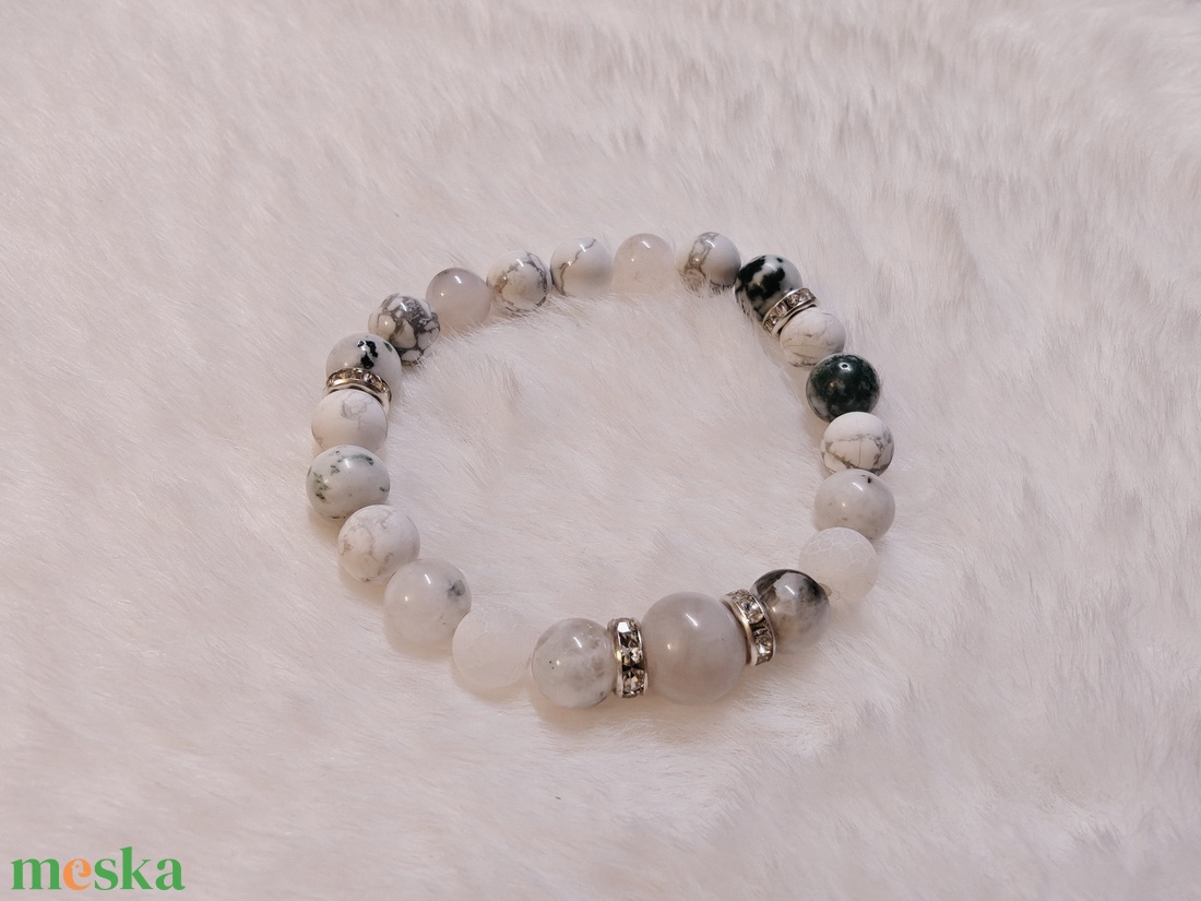 Howlit, jég- és mochaachát féldrágakő karkötő - ékszer - karkötő - ásványkarkötő - Meska.hu