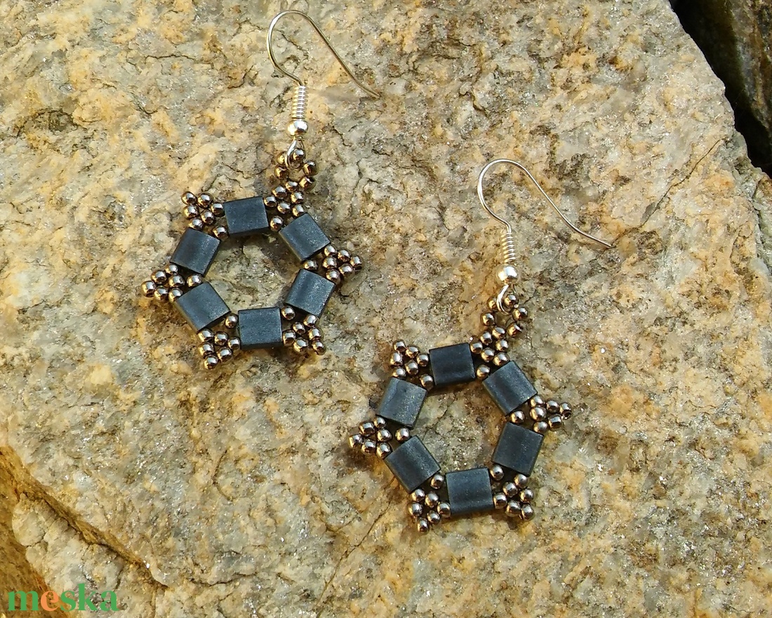 Hexagon fülbevaló, gyöngy, gyöngyékszer, gyöngy fülbevaló, ajándék - ékszer - fülbevaló - lógó fülbevaló - Meska.hu Hexagon fülbevaló, gyöngy, gyöngyékszer, gyöngy fülbevaló, ajándék - ékszer - fülbevaló - lógó fülbevaló - Meska.hu