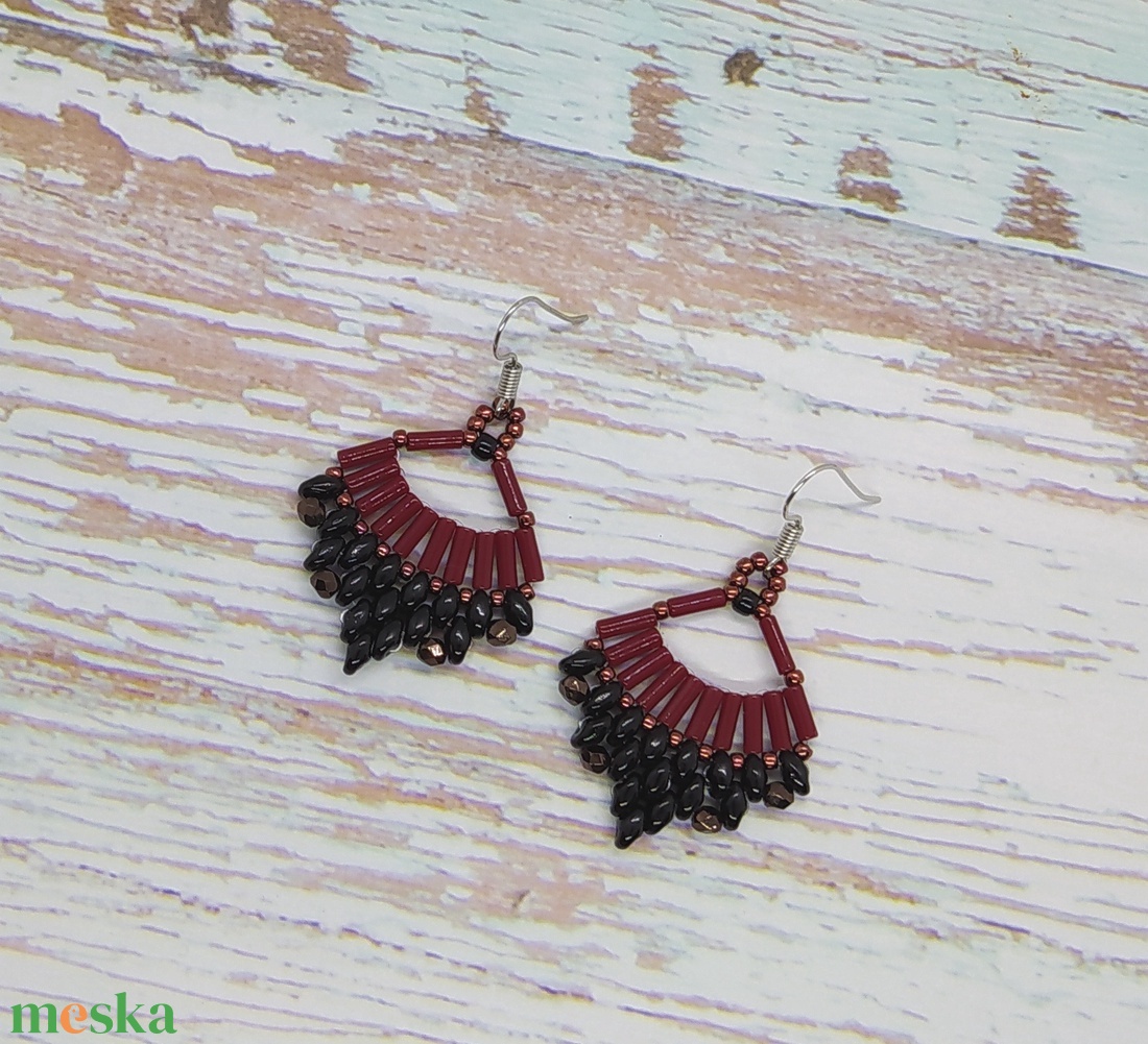 Kis kedves fülbevaló, ajándék, névnap, születésnap, Nőnap, Anyák napja, Húsvét,ballagás,Karácsony,Télapó, pedagógusnap - ékszer - fülbevaló - lógó fülbevaló - Meska.hu