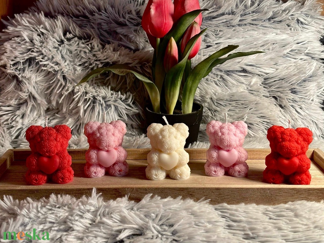 Rózsa maci - Valentin napi szójaviasz forma gyertya - kellékek & szerszámok - dekorációs kellékek - dekorációs gyertya - Meska.hu