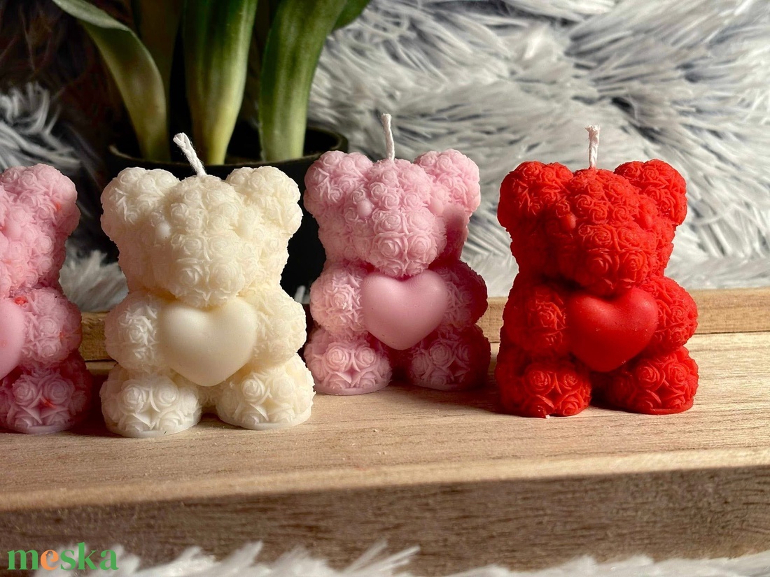 Rózsa maci - Valentin napi szójaviasz forma gyertya - kellékek & szerszámok - dekorációs kellékek - dekorációs gyertya - Meska.hu