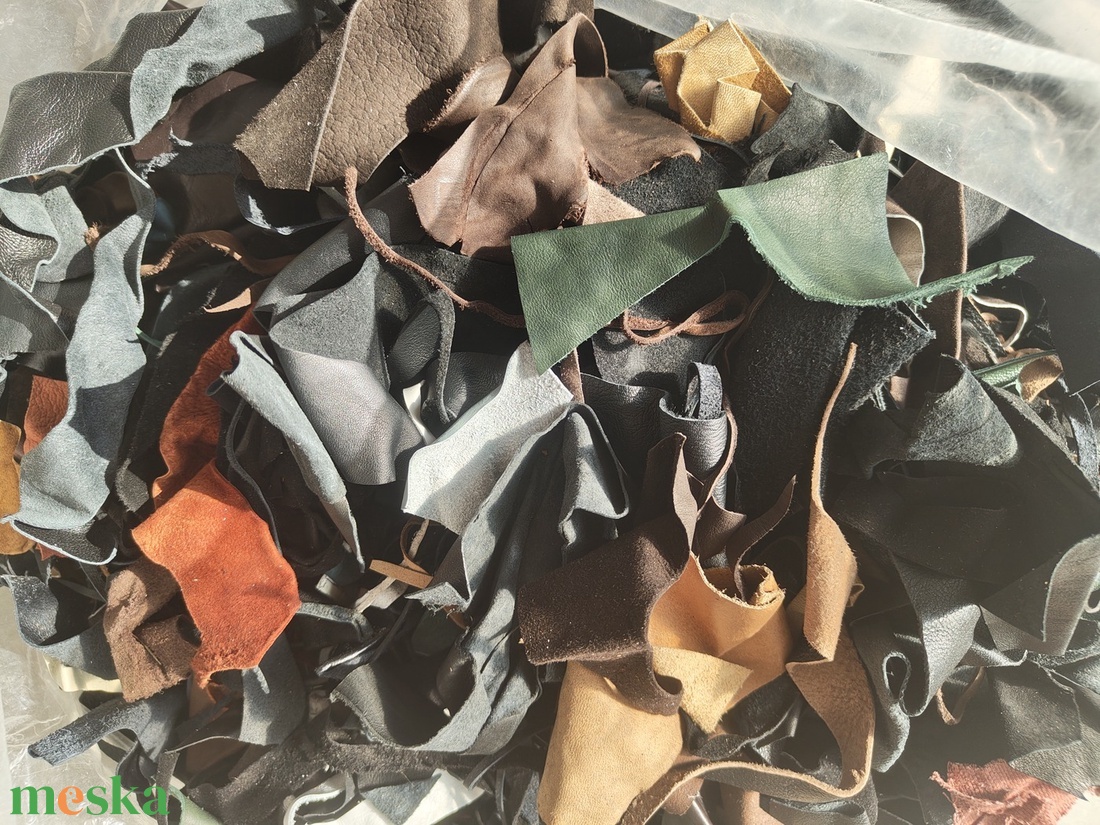 Vegyes valódi bőr maradék alapanyag 4kg - kellékek & szerszámok - vegyes alapanyag - egyéb alapanyag - Meska.hu