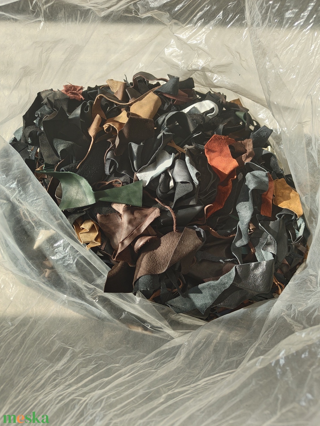 Vegyes valódi bőr maradék alapanyag 4kg - kellékek & szerszámok - vegyes alapanyag - egyéb alapanyag - Meska.hu