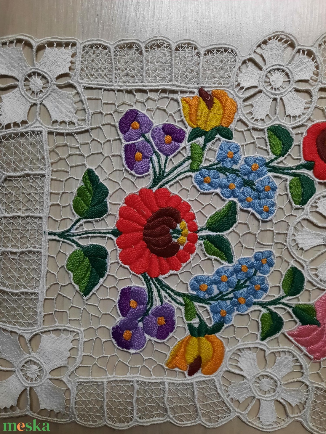 Új, kézi hímzésű Kalocsai Riseliős Terítő (49,5 x 25,5 cm) � Hungarikum - otthon & életmód - lakástextil - abrosz, terítő - asztalfutó - Meska.hu