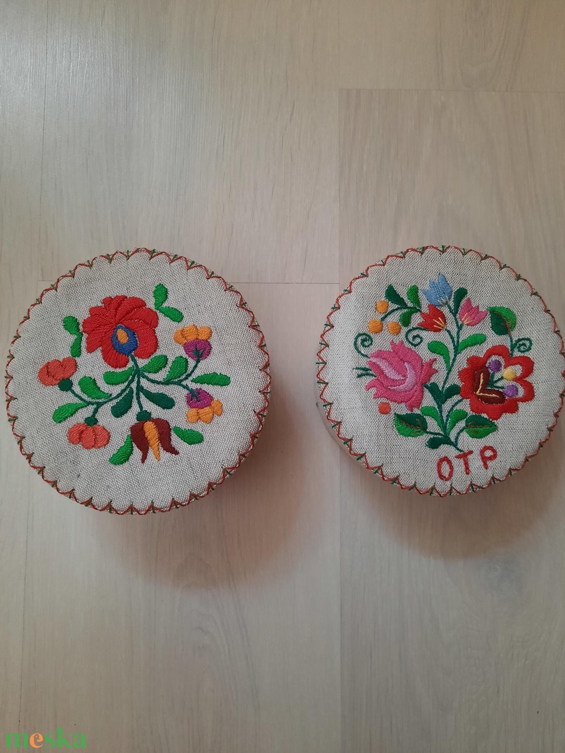 2 db Sosem használt retro hímzett díszdoboz � OTP-s gyűjtői darabbal együtt - otthon & életmód - dekoráció - asztal és polc dekoráció - díszdoboz - Meska.hu