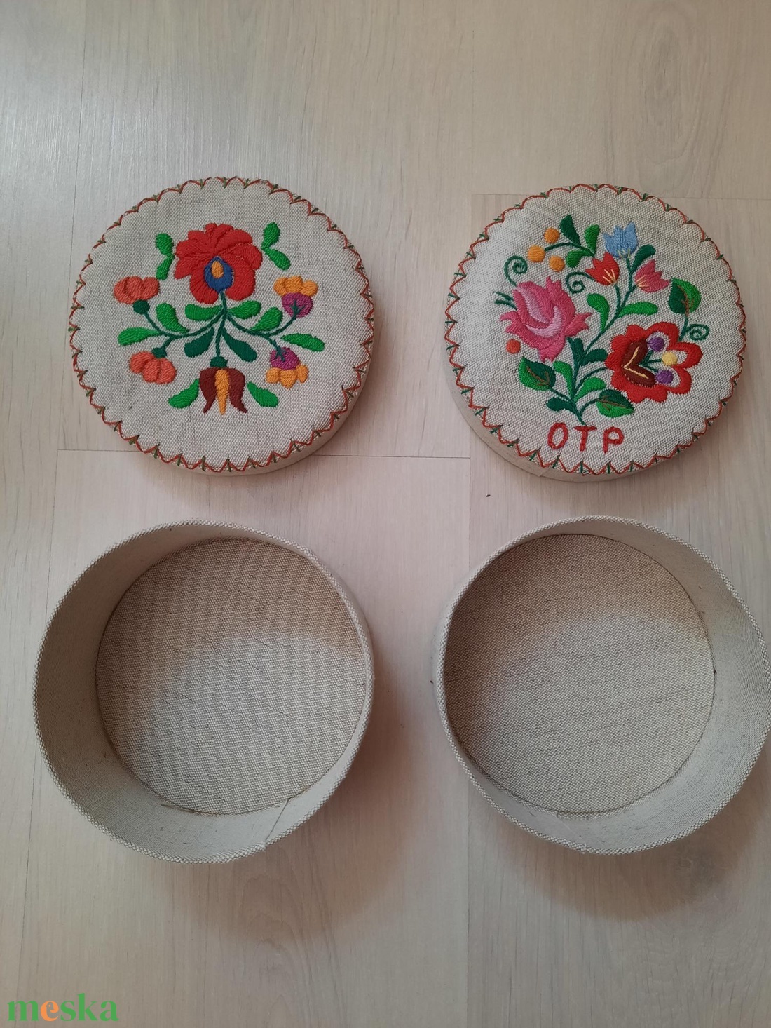 2 db Sosem használt retro hímzett díszdoboz � OTP-s gyűjtői darabbal együtt - otthon & életmód - dekoráció - asztal és polc dekoráció - díszdoboz - Meska.hu