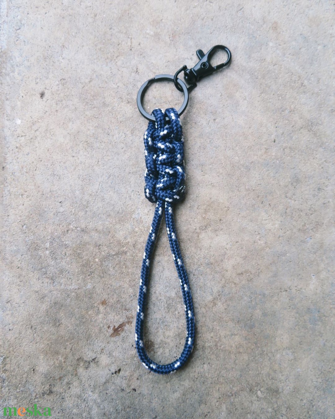 Kulcstartó kalandoroknak - paracord akasztóval - táska & tok - kulcstartó & táskadísz - kulcstartó - Meska.hu