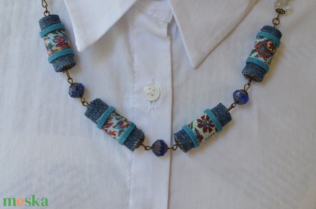  Századelő  farmerban - ékszer - nyaklánc - gyöngyös nyaklánc - Meska.hu