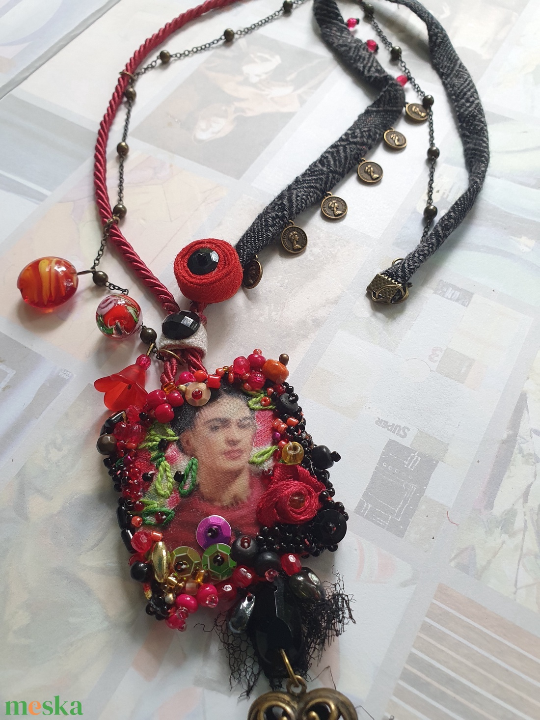 Vörös és fekete hangulat Frida Kahlora - ékszer - nyaklánc - hosszú nyaklánc - Meska.hu