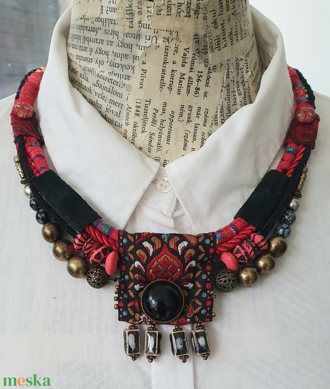 Vörös és fekete - ékszer - nyaklánc - medálos nyaklánc - Meska.hu