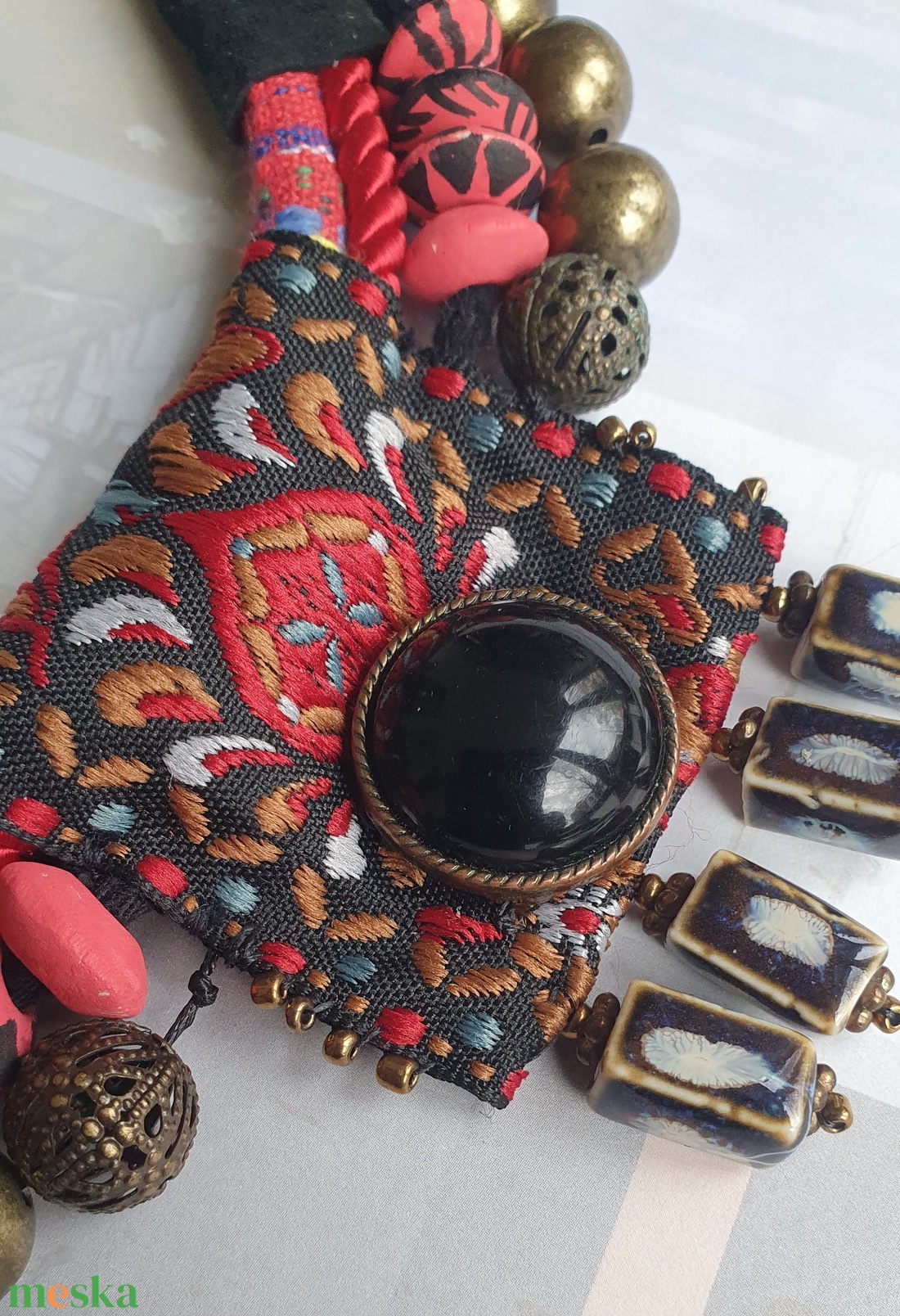 Vörös és fekete - ékszer - nyaklánc - medálos nyaklánc - Meska.hu