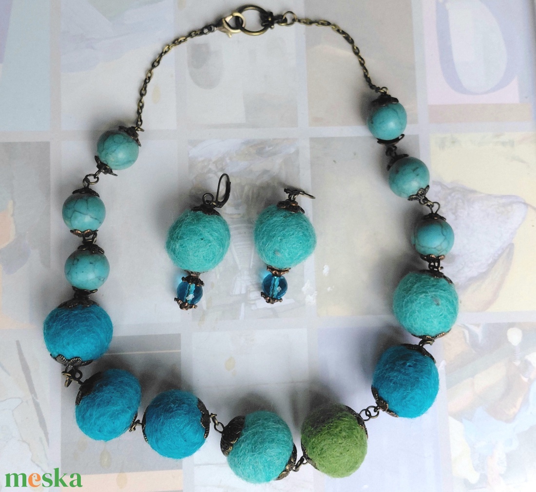 Tavaszi kék égbolt - ékszer - nyaklánc - bogyós nyaklánc - Meska.hu