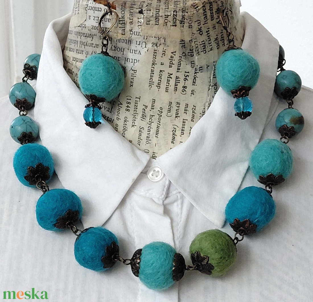 Tavaszi kék égbolt - ékszer - nyaklánc - bogyós nyaklánc - Meska.hu