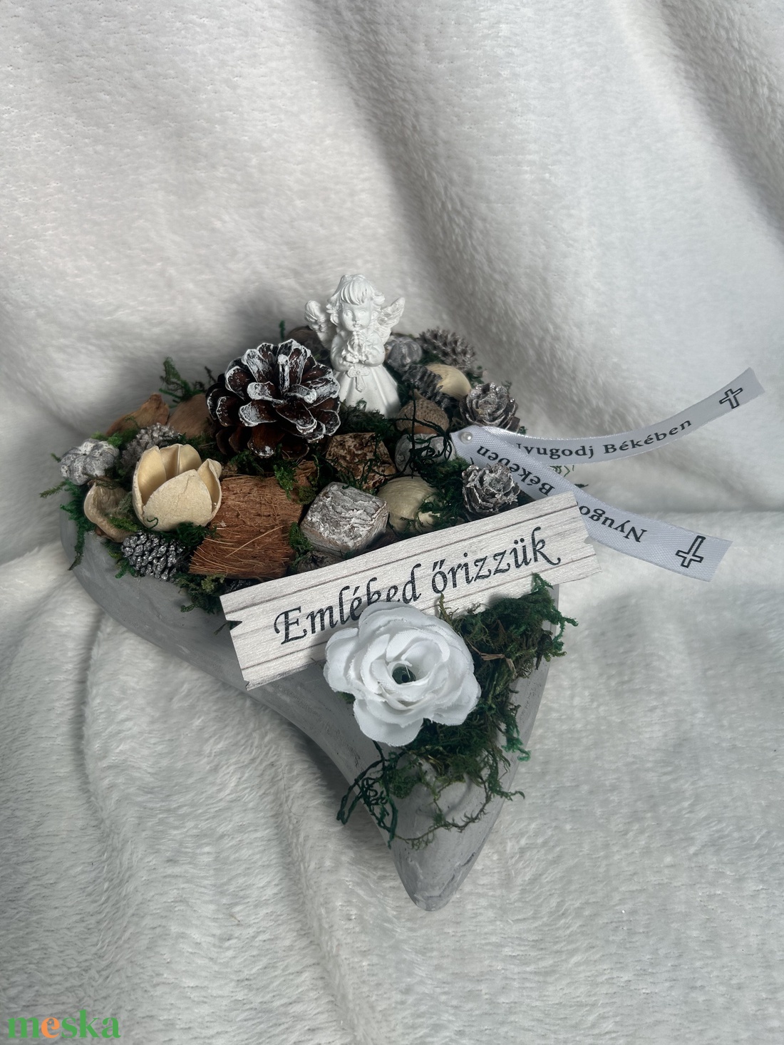 Szív alakú sírdísz angyalkával, felirattal, szalaggal - otthon & életmód - vallás - temetkezési tárgy - Meska.hu Szív alakú sírdísz angyalkával, felirattal, szalaggal - otthon & életmód - vallás - temetkezési tárgy - Meska.hu
