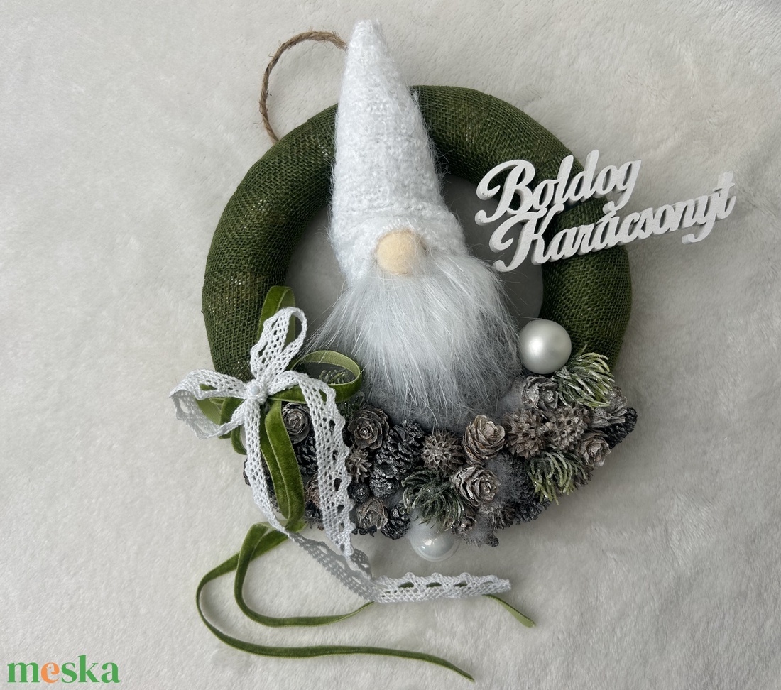 Karácsonyi ajtódísz, kopogtató Manóval - karácsony - karácsonyi lakásdekoráció - karácsonyi ajtódíszek - Meska.hu Karácsonyi ajtódísz, kopogtató Manóval - karácsony - karácsonyi lakásdekoráció - karácsonyi ajtódíszek - Meska.hu