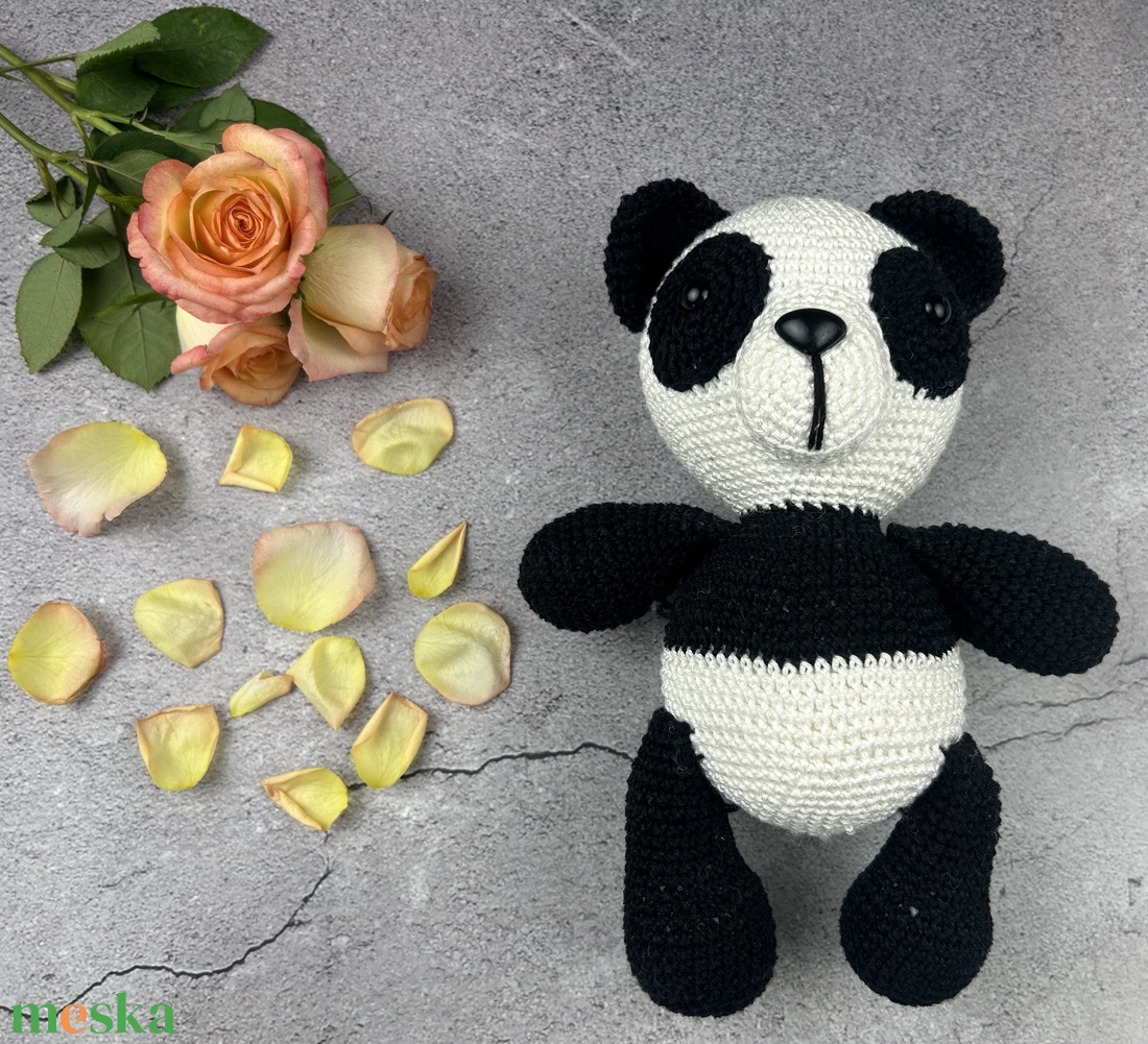 Kézműves, horgolt panda - 22 cm - játék & sport - plüssállat & játékfigura - maci - Meska.hu