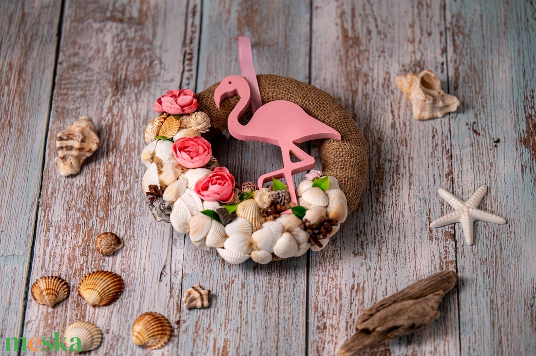 Flamingós ajtódísz virágokkal, kagylókkal - otthon & életmód - dekoráció - ajtó- és ablak dekoráció - ajtódísz & kopogtató - Meska.hu