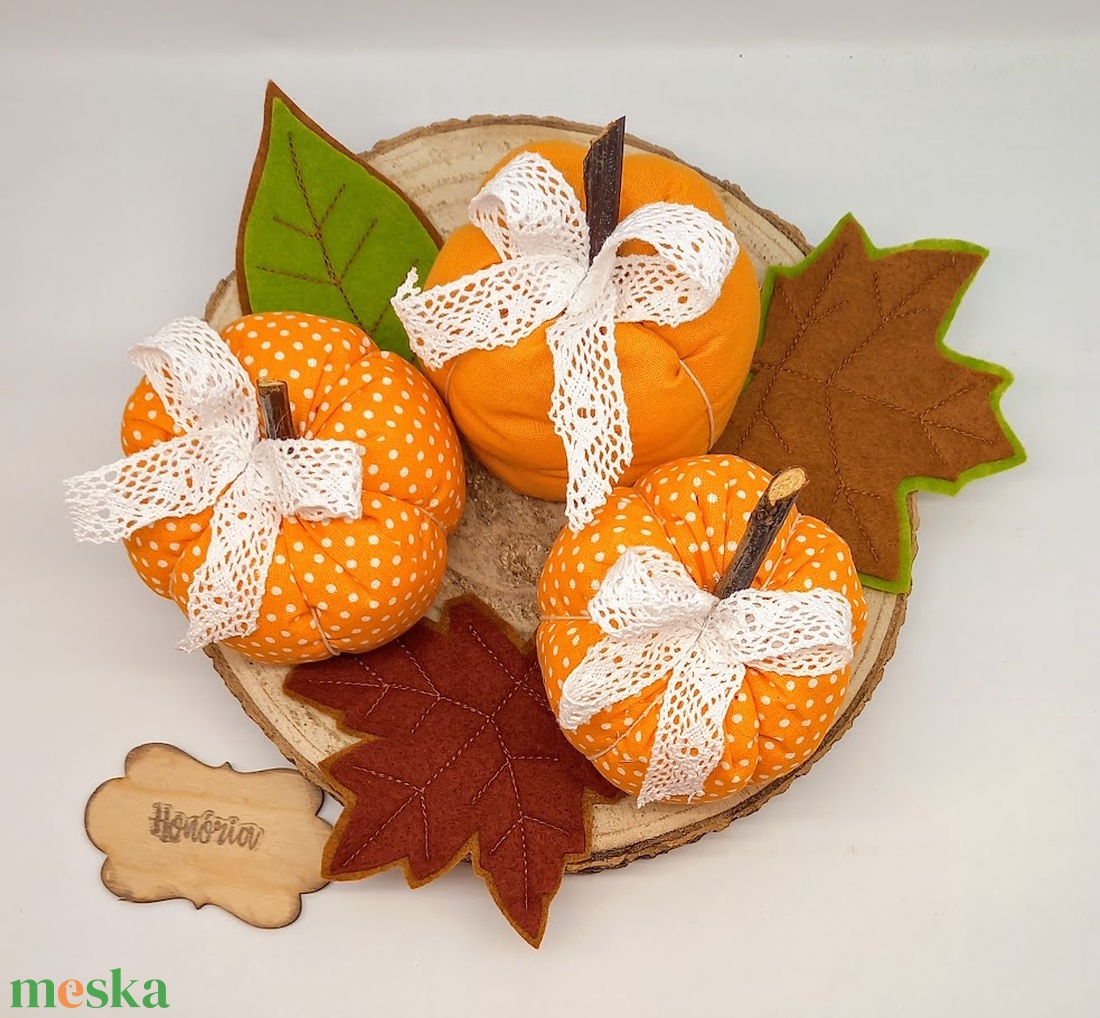 Textil TÖK- Narancs pöttyös II. (3db+3 db levél) - otthon & életmód - dekoráció - halloween - halloweeni tök és lámpás - Meska.hu Textil TÖK- Narancs pöttyös II. (3db+3 db levél) - otthon & életmód - dekoráció - halloween - halloweeni tök és lámpás - Meska.hu
