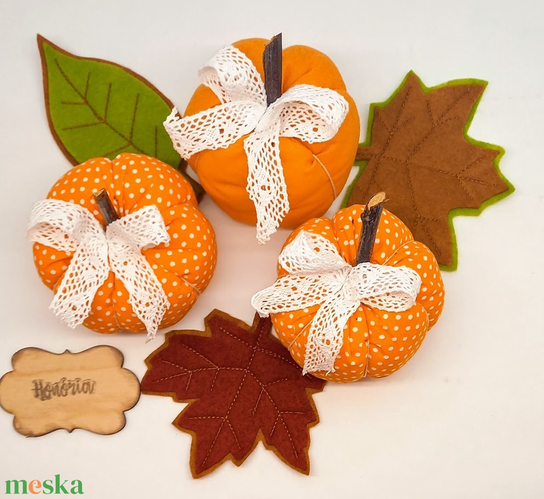 Textil TÖK- Narancs pöttyös II. (3db+3 db levél) - otthon & életmód - dekoráció - halloween - halloweeni tök és lámpás - Meska.hu Textil TÖK- Narancs pöttyös II. (3db+3 db levél) - otthon & életmód - dekoráció - halloween - halloweeni tök és lámpás - Meska.hu