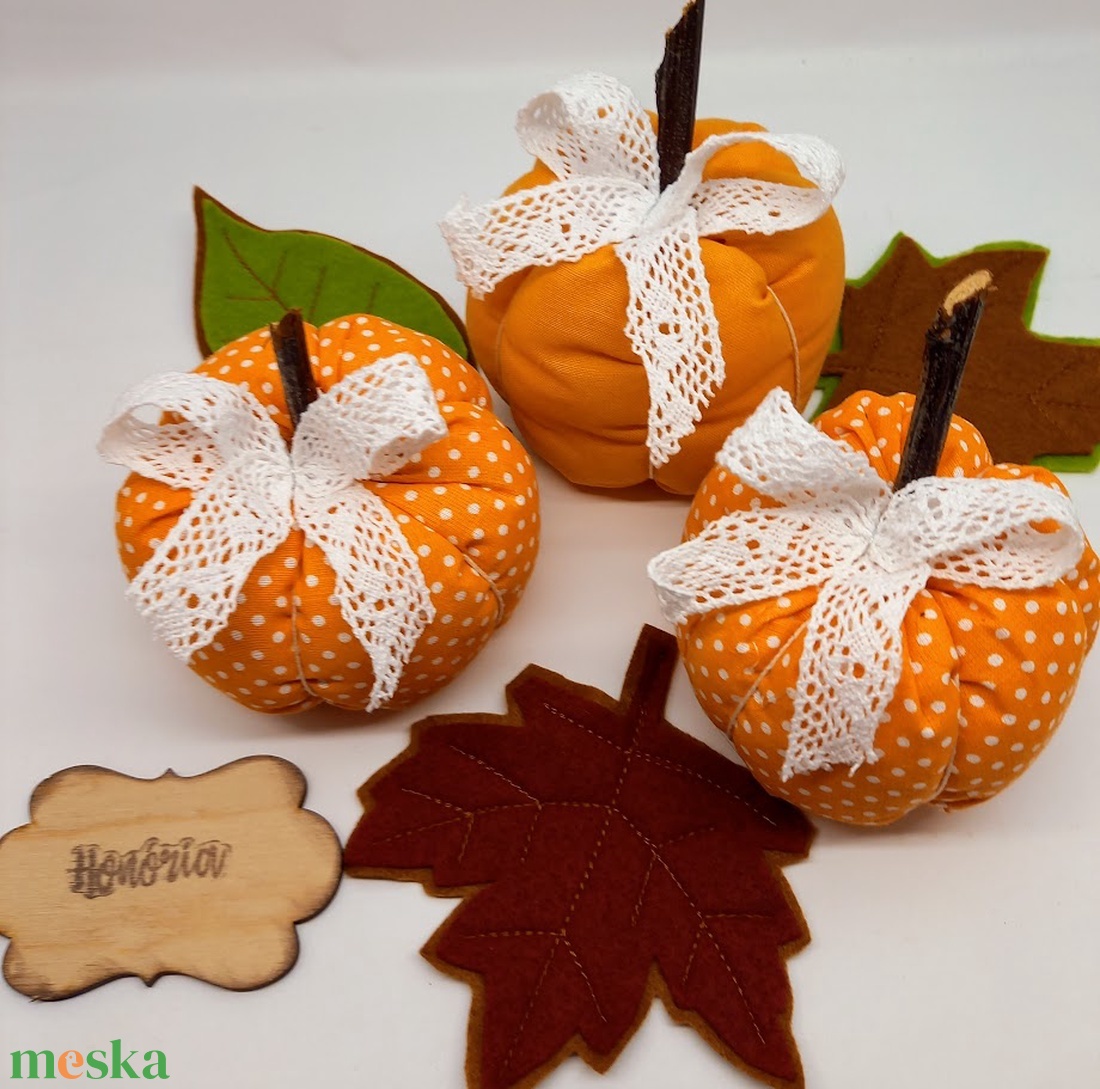 Textil TÖK- Narancs pöttyös II. (3db+3 db levél) - otthon & életmód - dekoráció - halloween - halloweeni tök és lámpás - Meska.hu Textil TÖK- Narancs pöttyös II. (3db+3 db levél) - otthon & életmód - dekoráció - halloween - halloweeni tök és lámpás - Meska.hu
