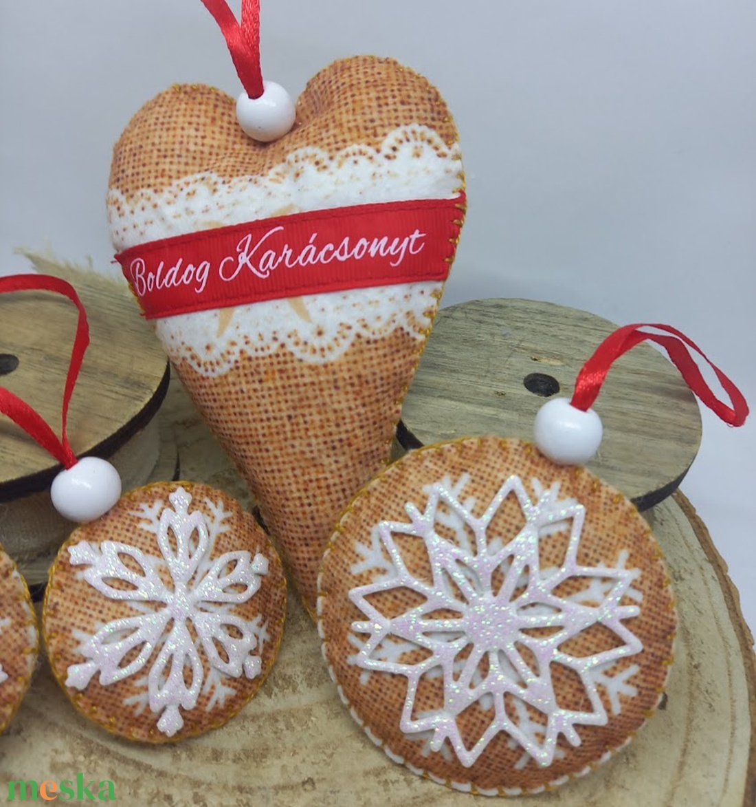 Karácsonyi hópelyhek - filc karácsonyfa dísz (4db) - karácsony - karácsonyi lakásdekoráció - karácsonyfadíszek - Meska.hu Karácsonyi hópelyhek - filc karácsonyfa dísz (4db) - karácsony - karácsonyi lakásdekoráció - karácsonyfadíszek - Meska.hu