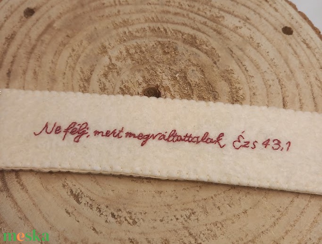 Filc virágos, keresztes karkötő-Bibliai igével - ékszer - karkötő - széles karkötő - Meska.hu Filc virágos, keresztes karkötő-Bibliai igével - ékszer - karkötő - széles karkötő - Meska.hu