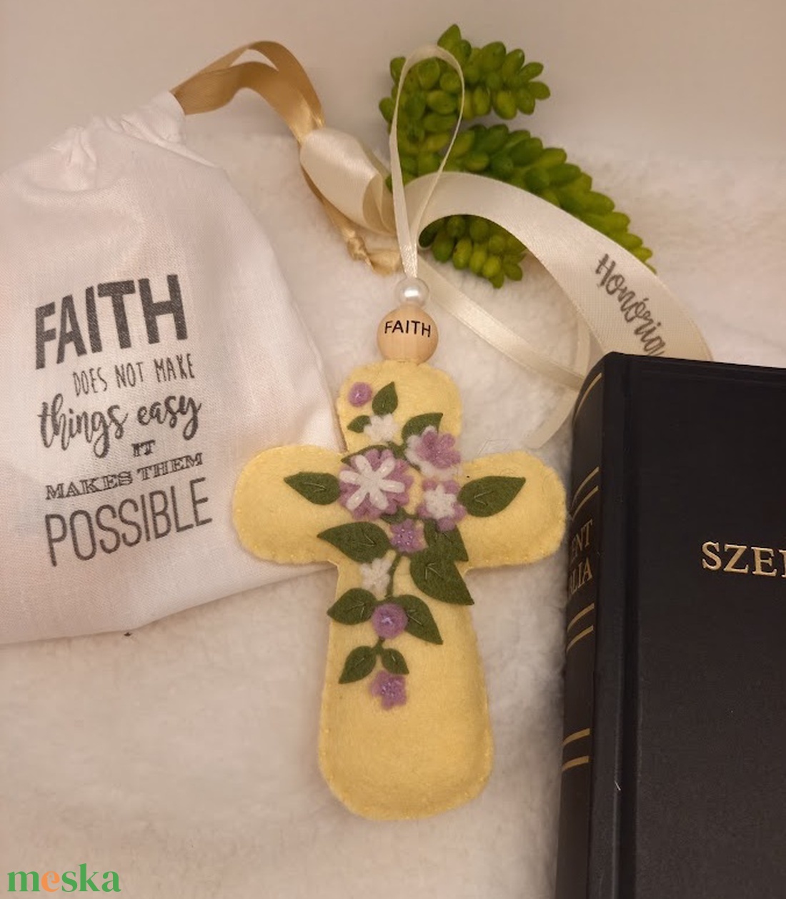 Kereszt, filc virágokkal-Bibliai igés zsákban-FAITH-sárga - otthon & életmód - dekoráció - fali és függő dekoráció - függődísz - Meska.hu Kereszt, filc virágokkal-Bibliai igés zsákban-FAITH-sárga - otthon & életmód - dekoráció - fali és függő dekoráció - függődísz - Meska.hu