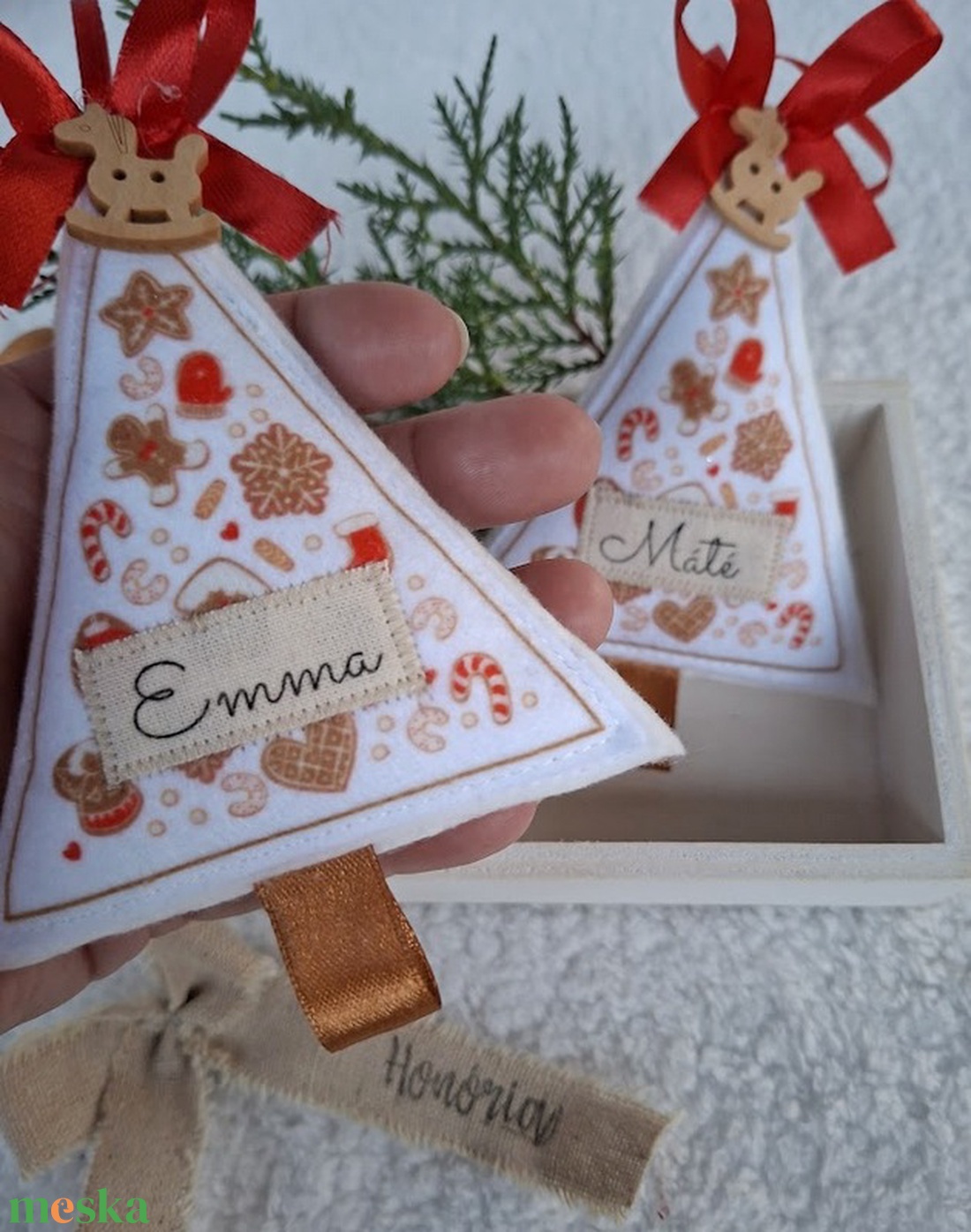 Egyedi Névre szóló-NÉVVEL- filc karácsonyfa dísz szett (2 db) - karácsony - karácsonyi lakásdekoráció - karácsonyfadíszek - Meska.hu