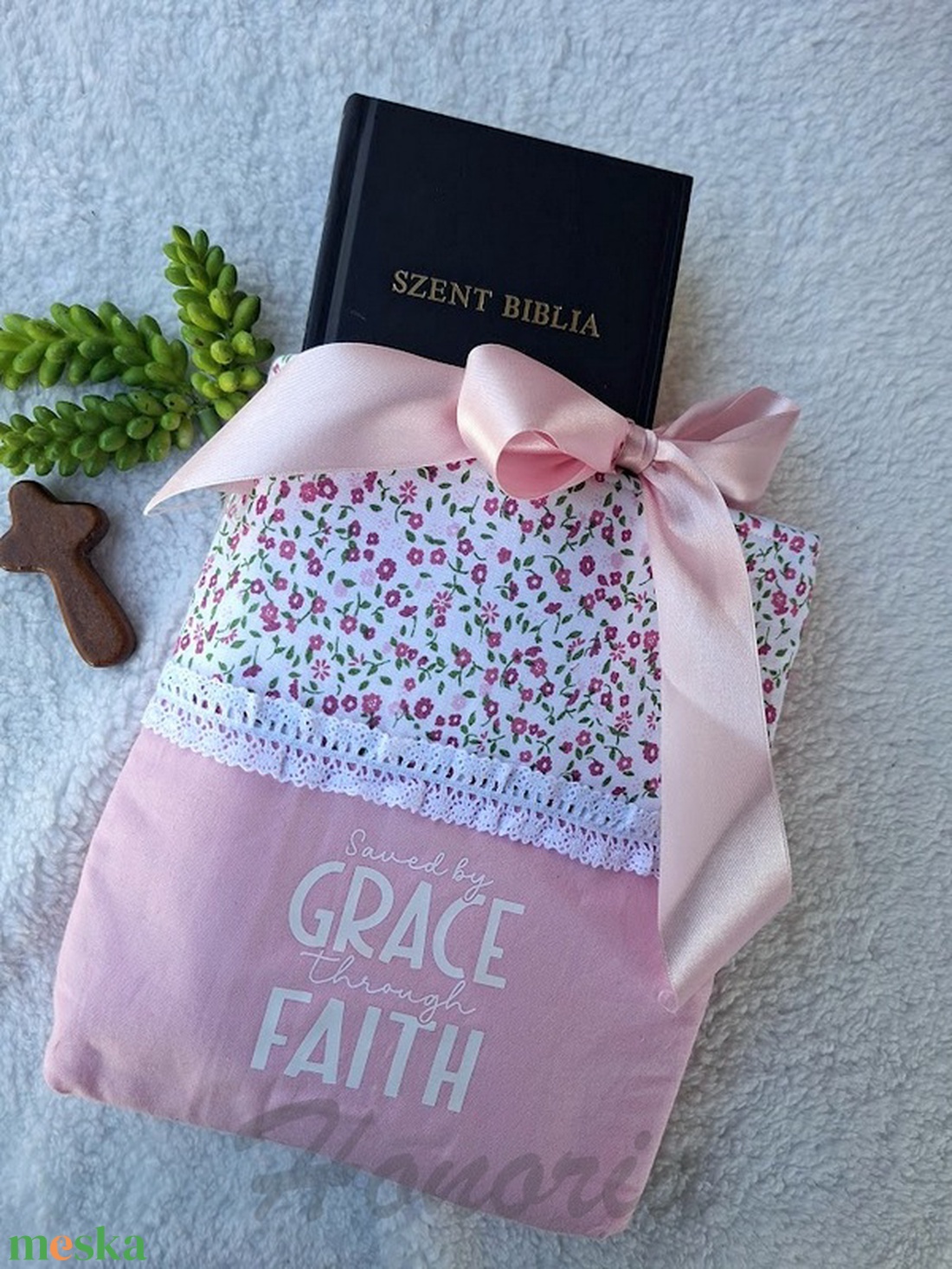 Bibliaborító-könyvtartó-rózaszín masnis-Bibliatartó - könyv & zene - könyvtok - Meska.hu