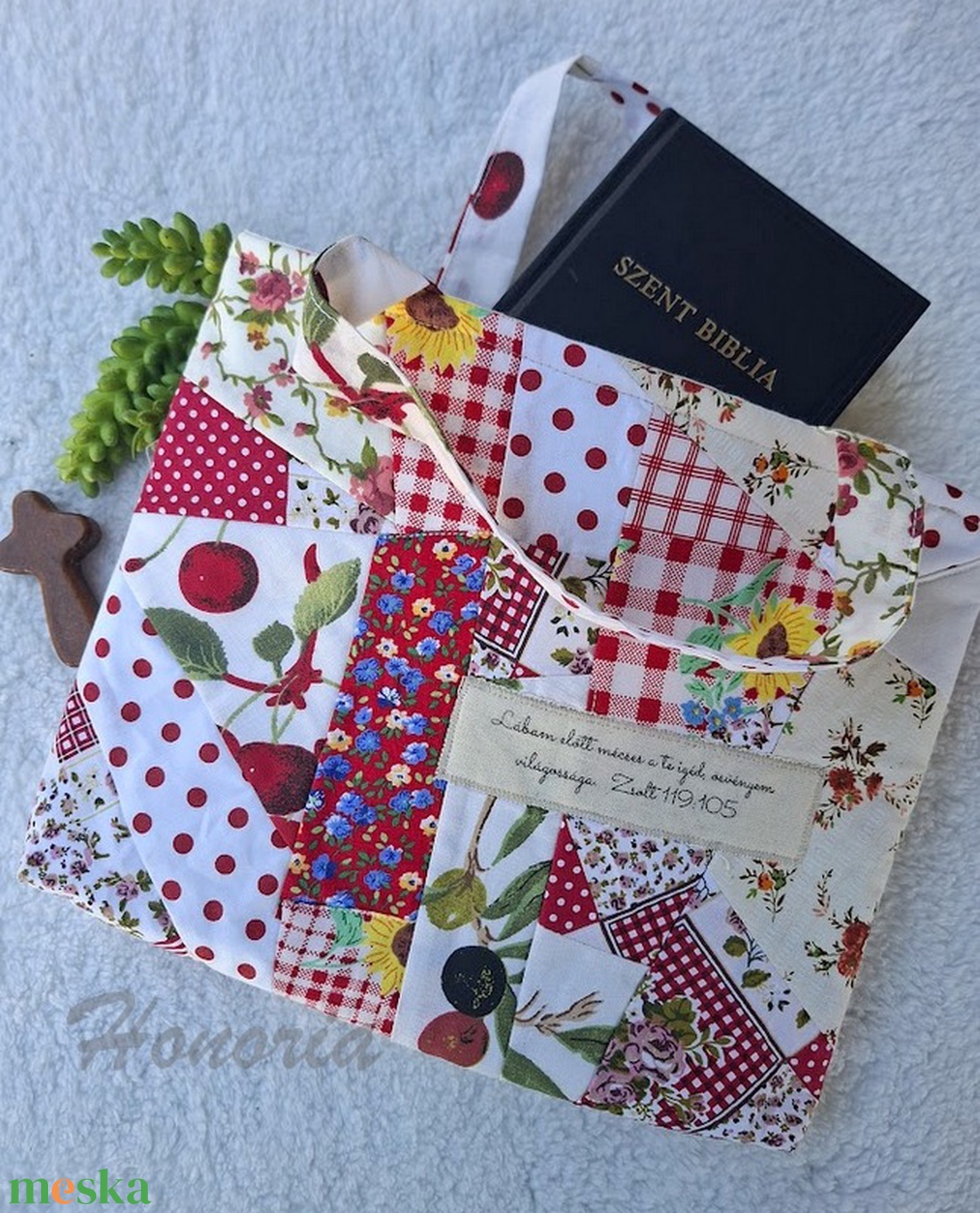 Bibliatartó/könyvborító - Igés felirattal-SAJÁT IGÉVEL IS-pachwork - könyv & zene - könyvtok - Meska.hu