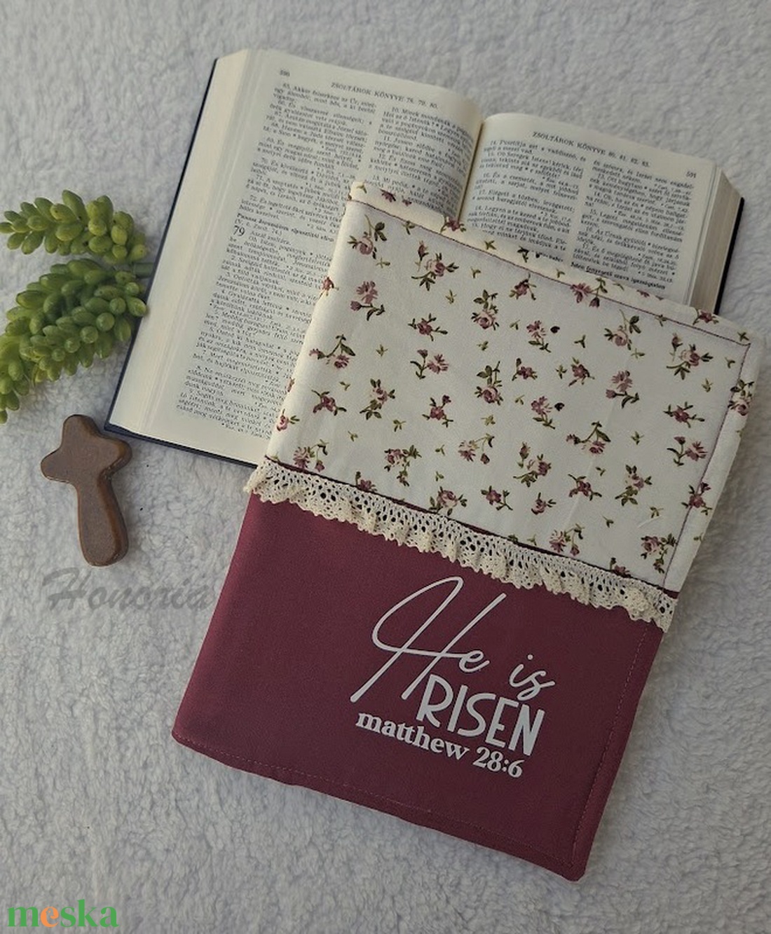 Bibliaborító-könyvtartó-bordó/virágos-Bibliatartó - könyv & zene - könyvtok - Meska.hu