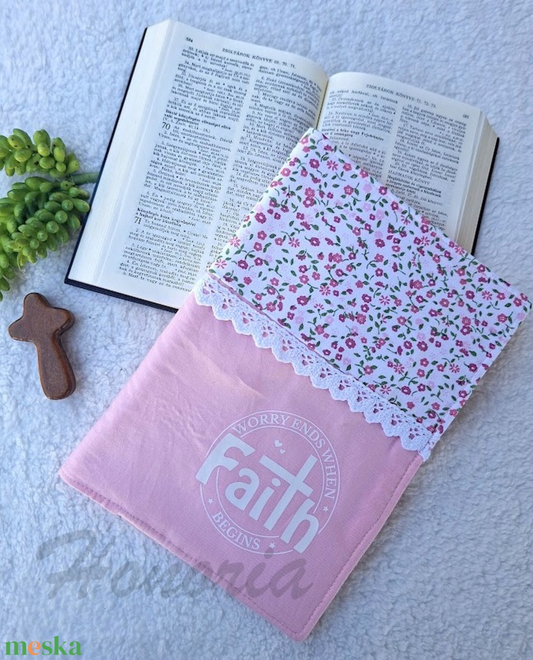 Bibliaborító-könyvtartó-Rózsaszín/virágos-Faith-Bibliatartó - könyv & zene - könyvtok - Meska.hu