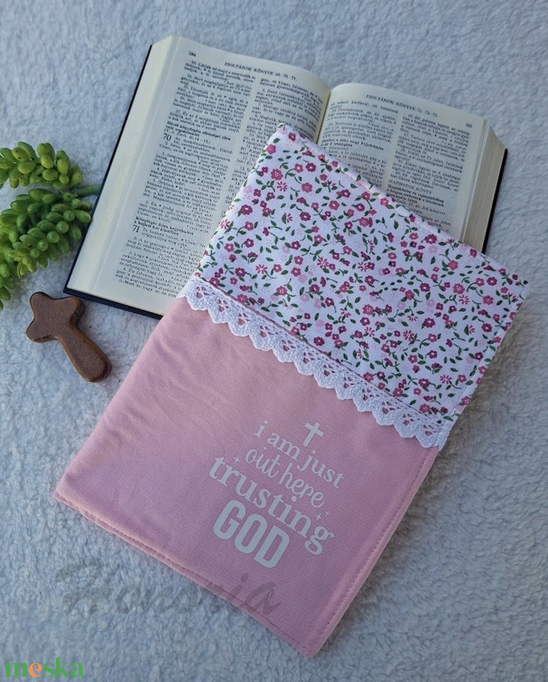 Bibliaborító-könyvtartó-Rózsaszín/virágos-trusting-Bibliatartó - könyv & zene - könyvtok - Meska.hu